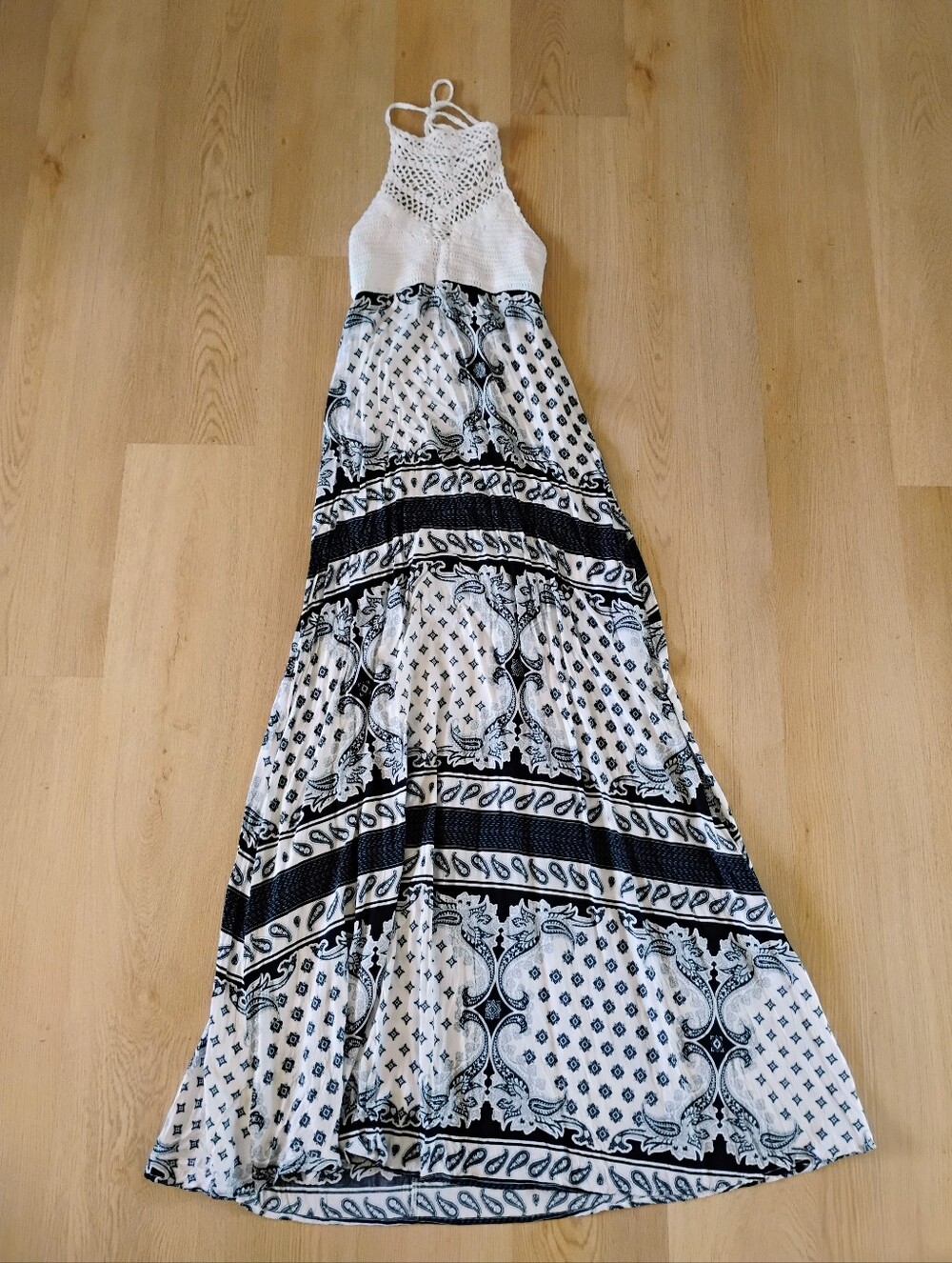 L'ATISTE Boho White Crochet Halter Maxi Dress with Black Pattern